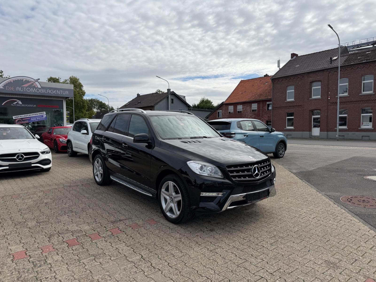 Mercedes-Benz ML 350 CDI 4Matic AMG PAKET 1.HD Leder H&K