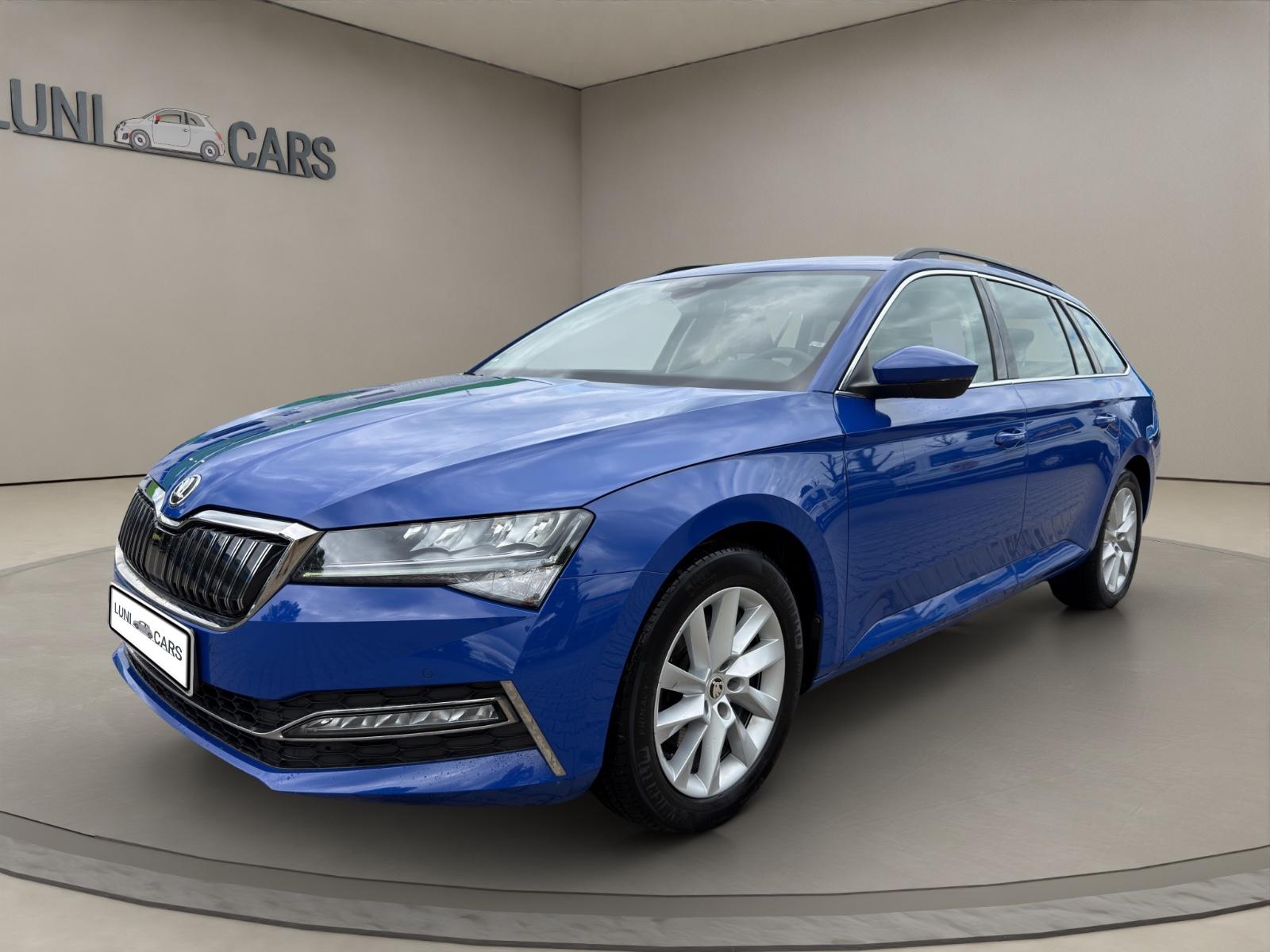 Skoda Superb Combi Ambition iV Aut / LED / Navi