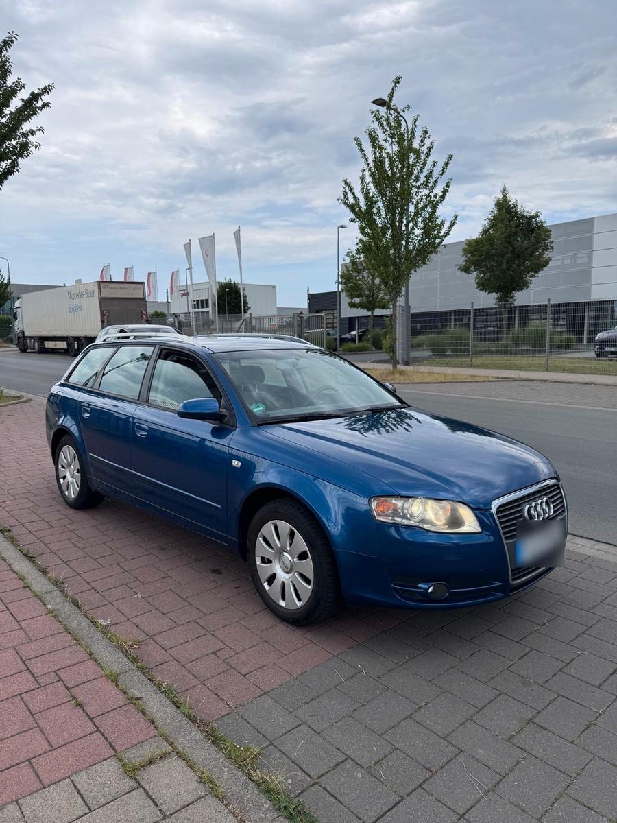 Audi A4 2005 — вигляд ззаду