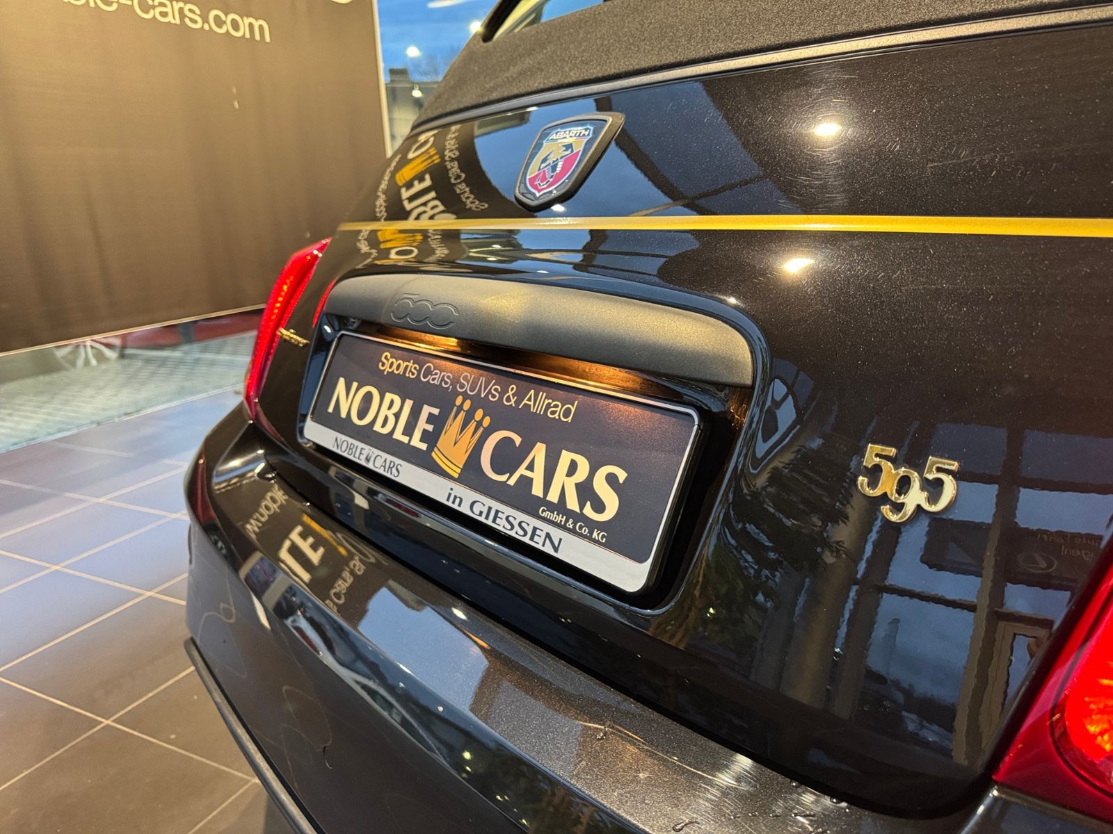 Fahrzeugabbildung Abarth 595C  Scorpioneoro Turismo - 2000 Stk weltweit!