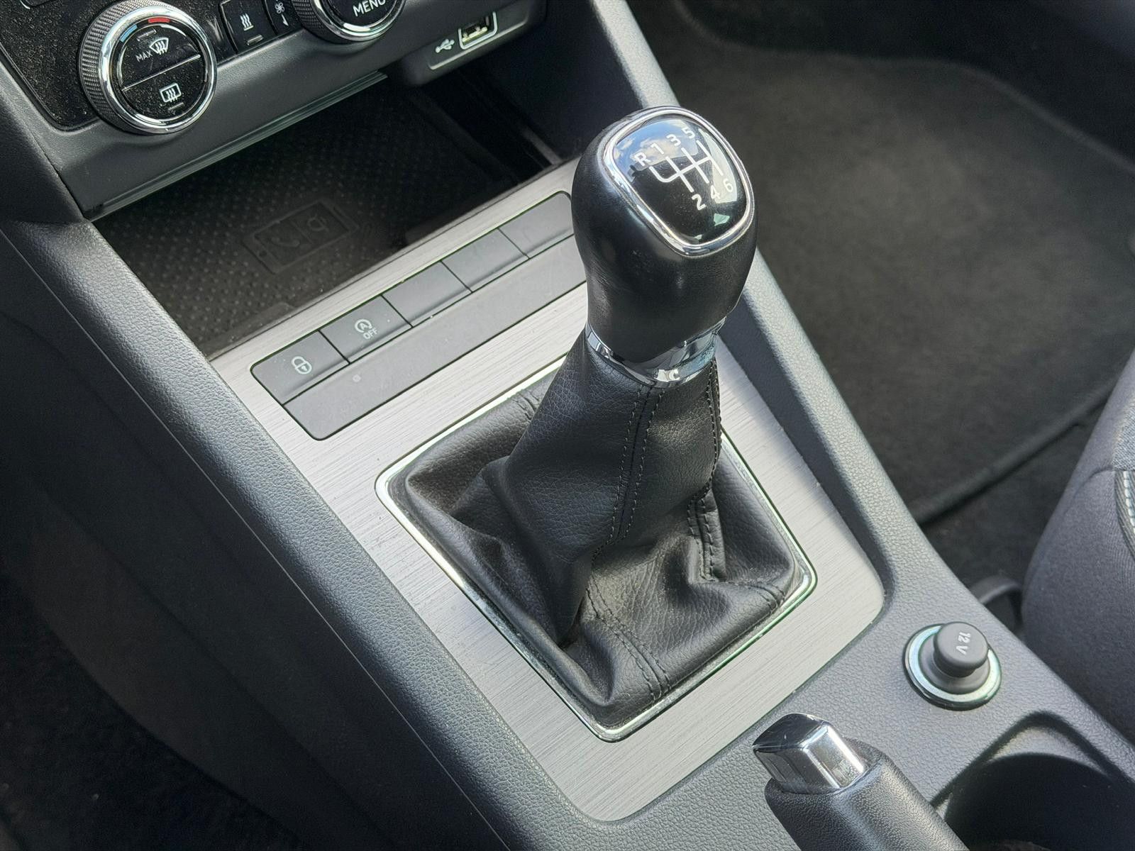 Fahrzeugabbildung SKODA Octavia Lim.*STNDHZNG*SZHZNG*TEMPOMAT*CARPLAY*