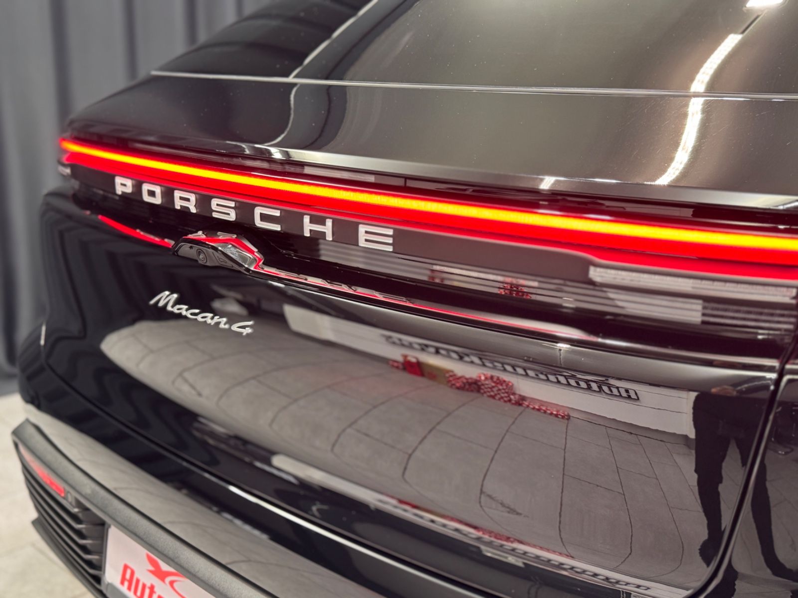 Fahrzeugabbildung Porsche Macan Electric 4|BOSE|PANORAMA|KAMERA|