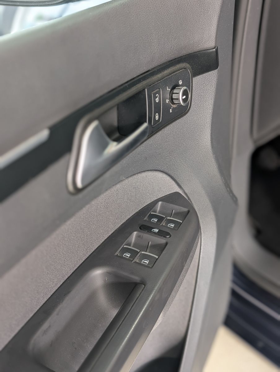 Fahrzeugabbildung Volkswagen Touran 2.0 TDI Highline PANO AHK PDC APP XENON