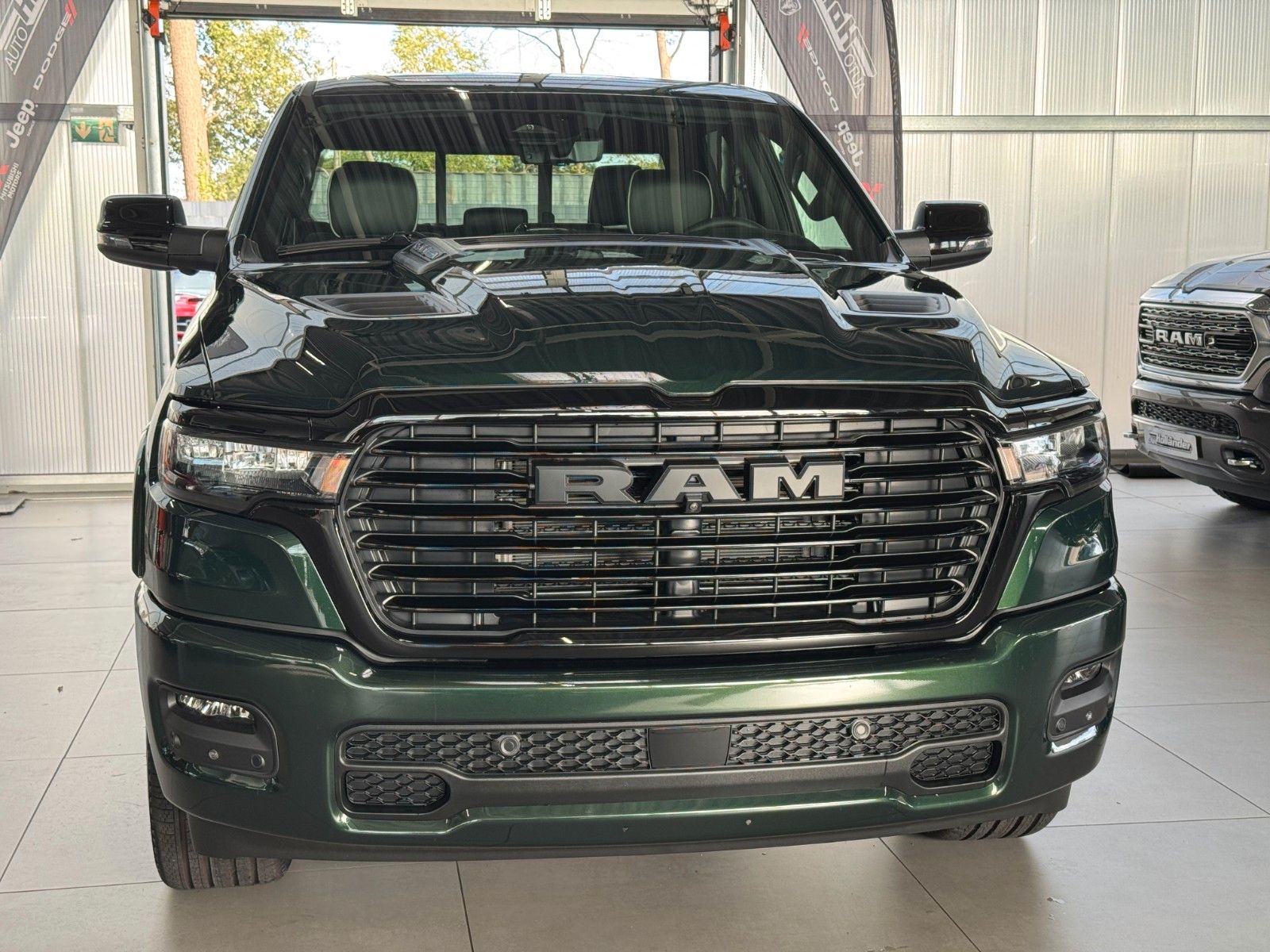 Fahrzeugabbildung Dodge RAM 1500 Crew Cab Laramie Night 5.7 V8 MY 2026