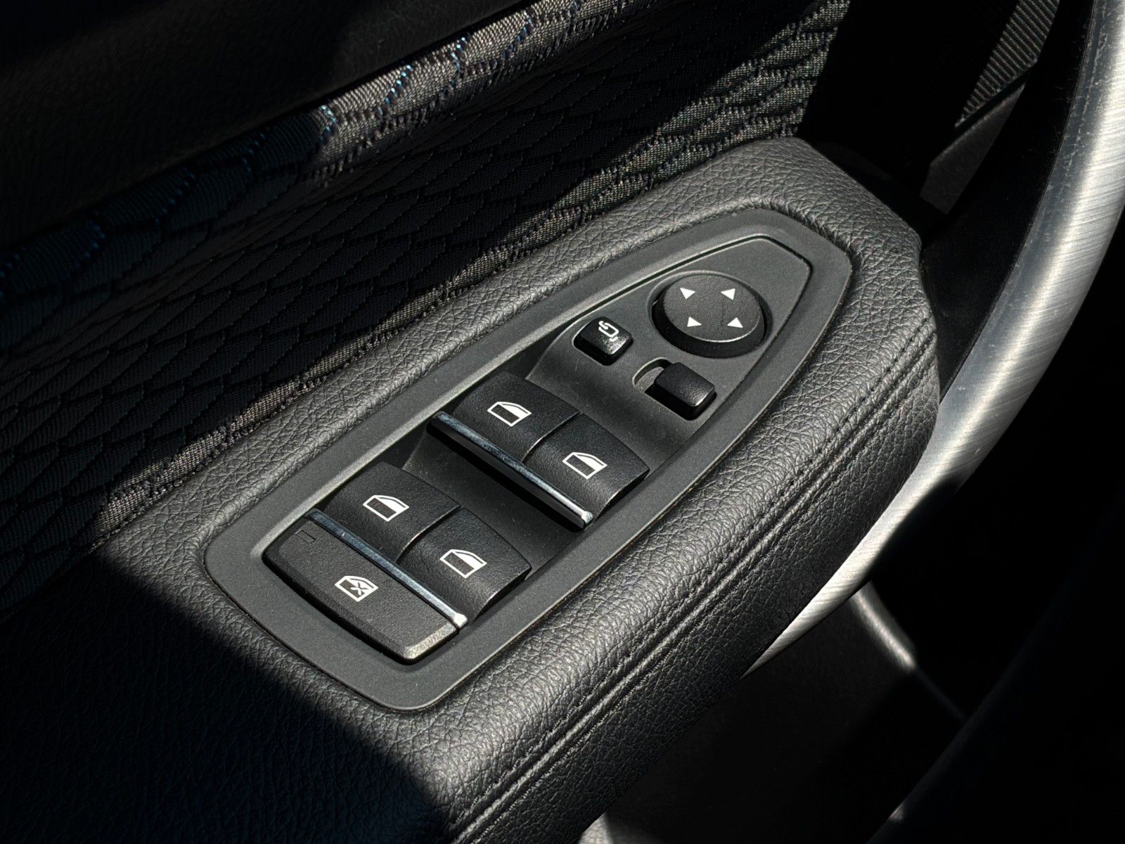Fahrzeugabbildung BMW 118i M Sport Shadow Navi SHZ PDC LED BT HiFi