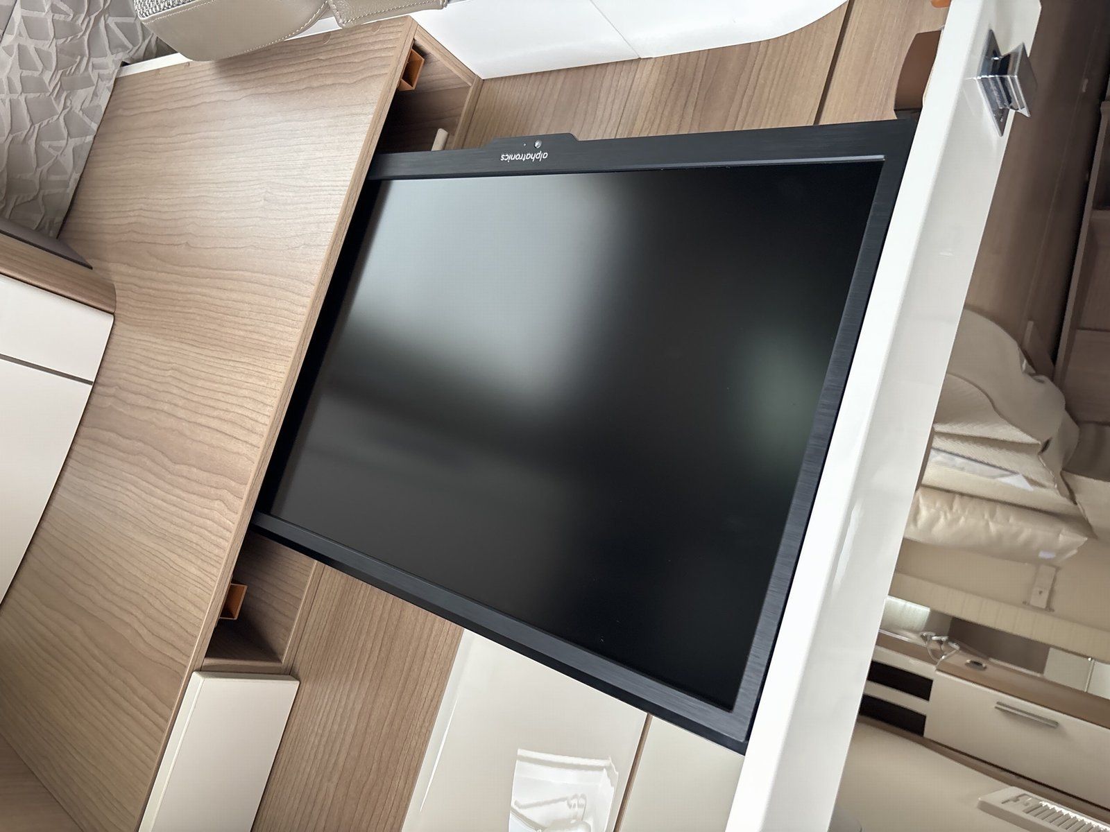 Fahrzeugabbildung Carthago C-Tourer T 143 LE Sprinter 417 CDI DISTRO LED TV