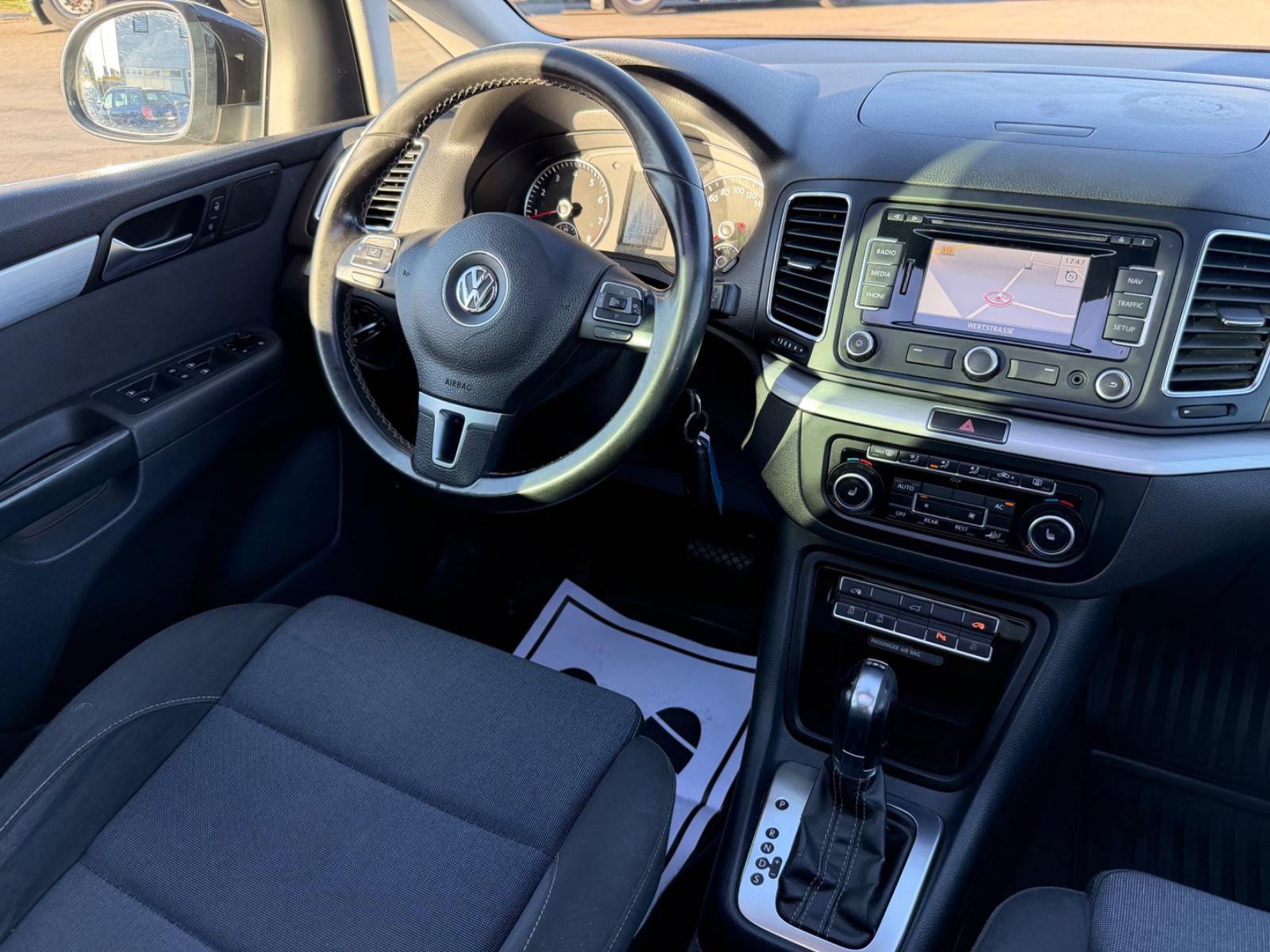 Volkswagen Sharan 2012 — photo 14