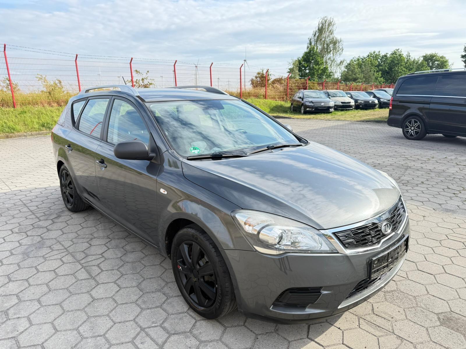 Kia cee'd 2011 — photo 6
