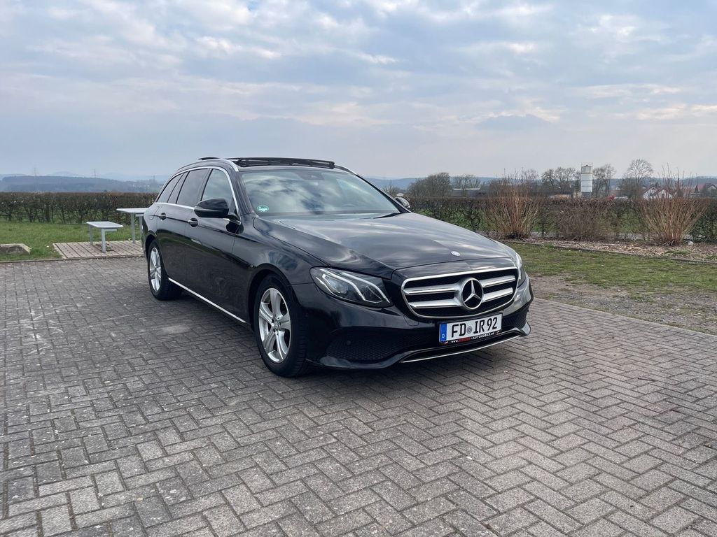 Image of Mercedes-Benz E 220