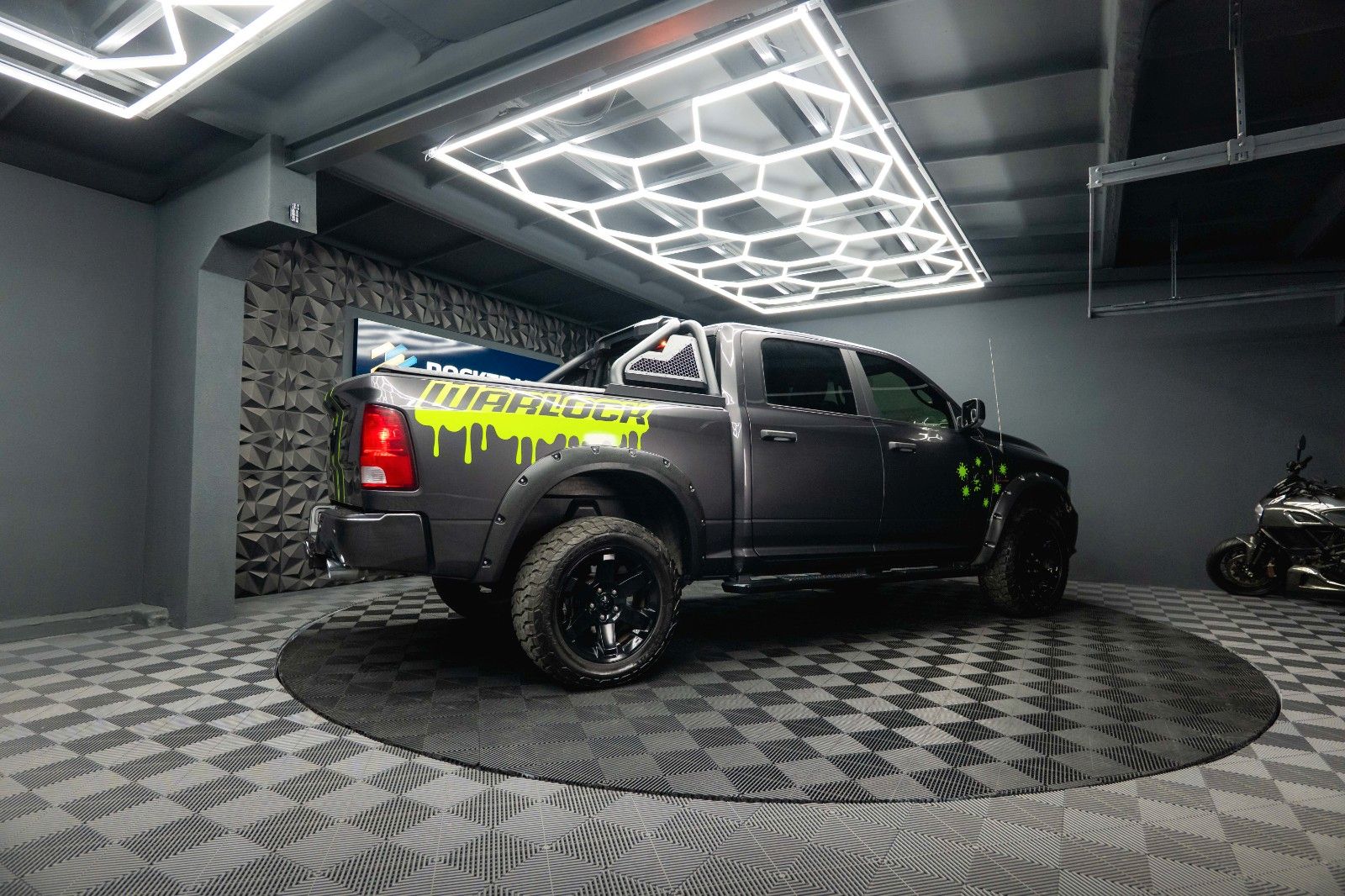 Fahrzeugabbildung Dodge RAM 5.7 V8 HEMI 4x4 Sport OFFROAD Night WARLOCK