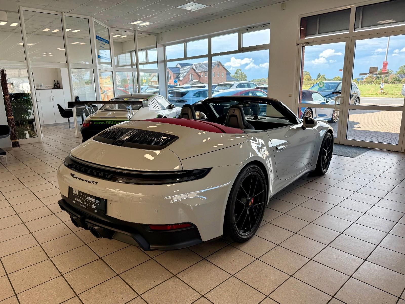 Porsche 911 992 Carrera 4 GTS Cabrio