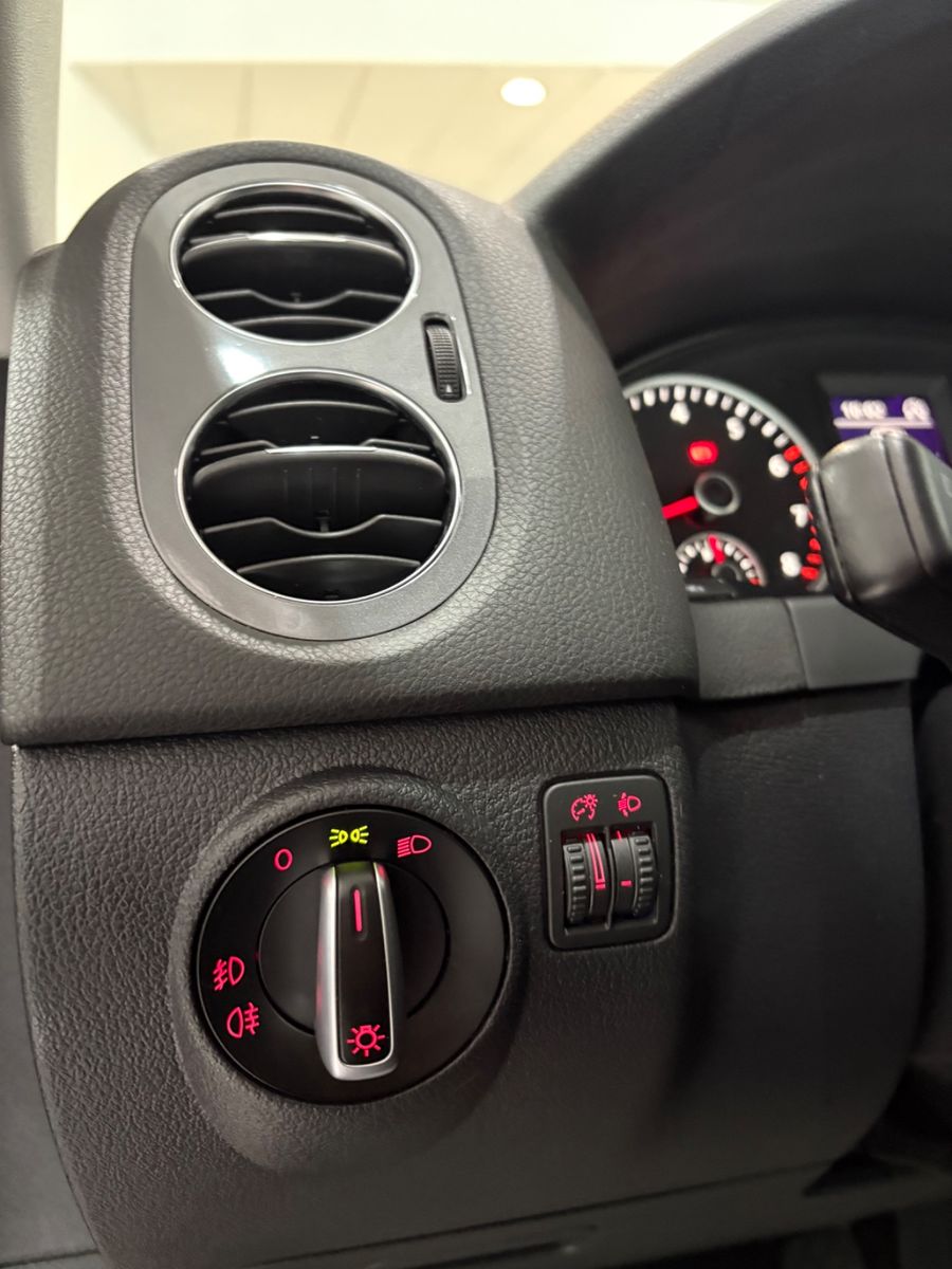 Fahrzeugabbildung Volkswagen Tiguan Trend & Fun BMT *PANORAMADACH*1.HAND*