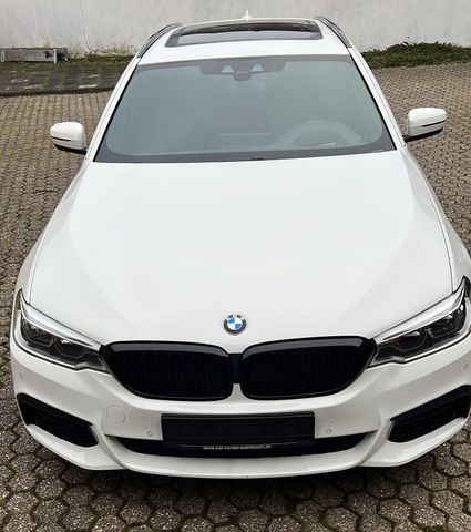 BMW 530 d xdrive G31 M Paket/ Pano/spurhal...