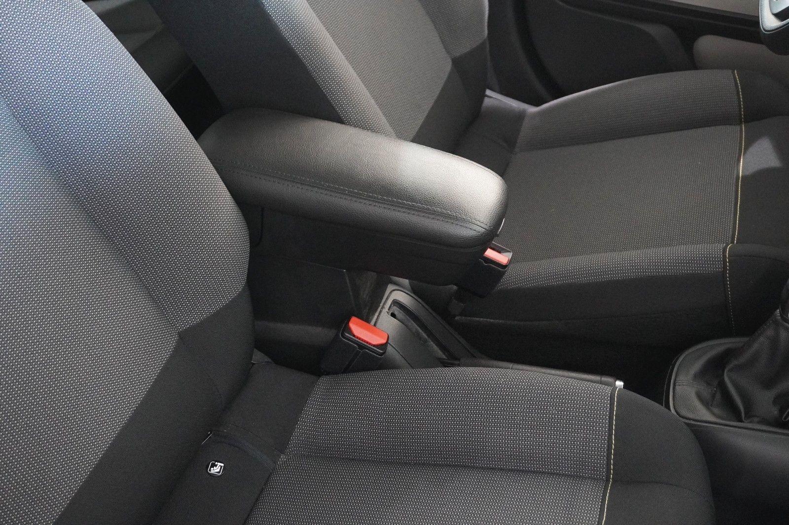 Fahrzeugabbildung Citroën C3 LIM. 1.2 LIVE KLIMA/TEMP./NEBEL/SPORT/USB