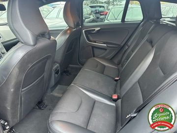Volvo V60 Cross Country - 8