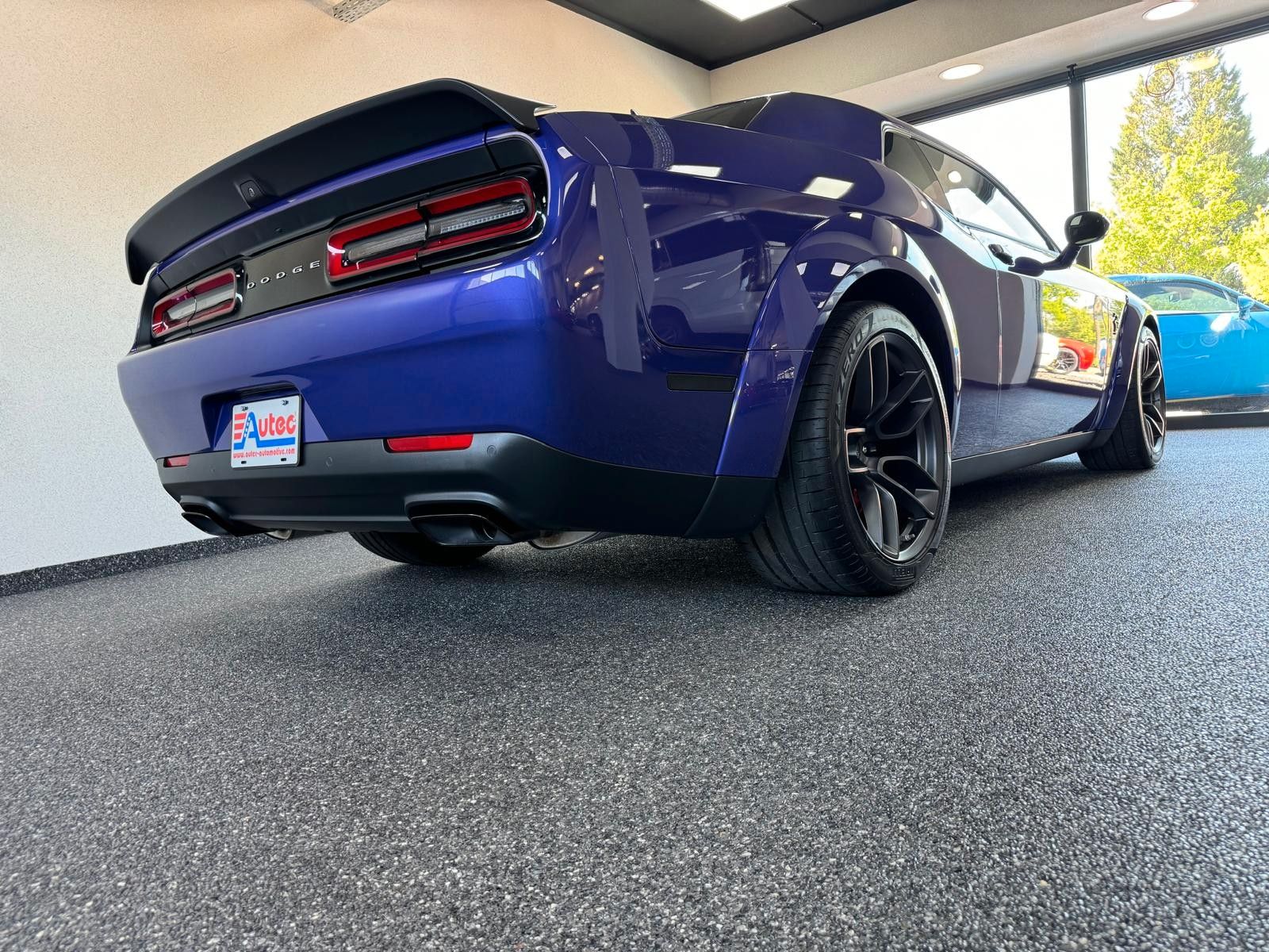 Fahrzeugabbildung Dodge CHALLENGER HELLCAT JAILBREAK-LAGUNA-WAVE CARBON