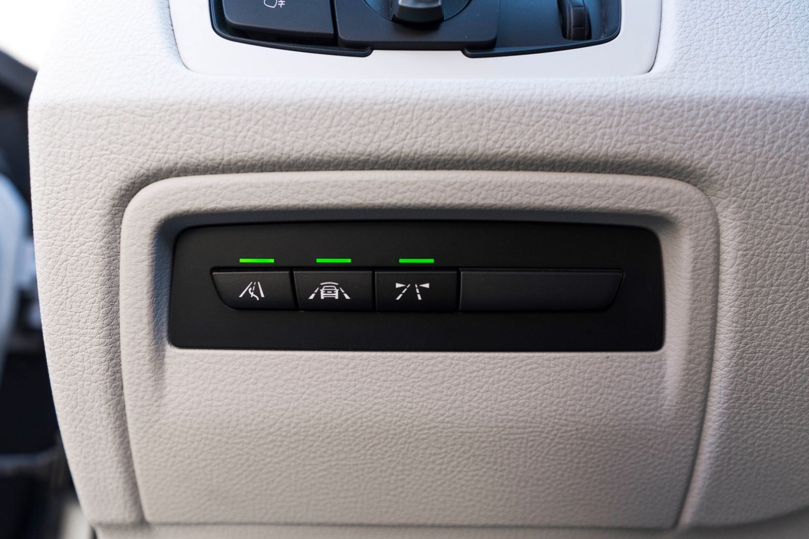 Fahrzeugabbildung BMW 430I Cabrio M-PERFORMANCE HUD H&K KAM CARPLAY