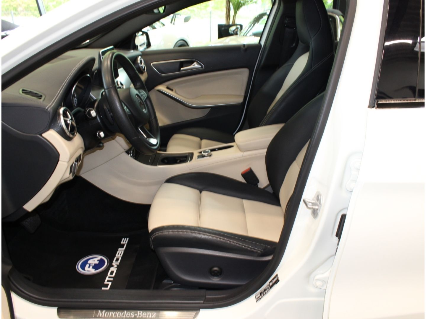 Fahrzeugabbildung Mercedes-Benz GLA 250 - 4Matic*Score*Navi*Pano*Kamera*