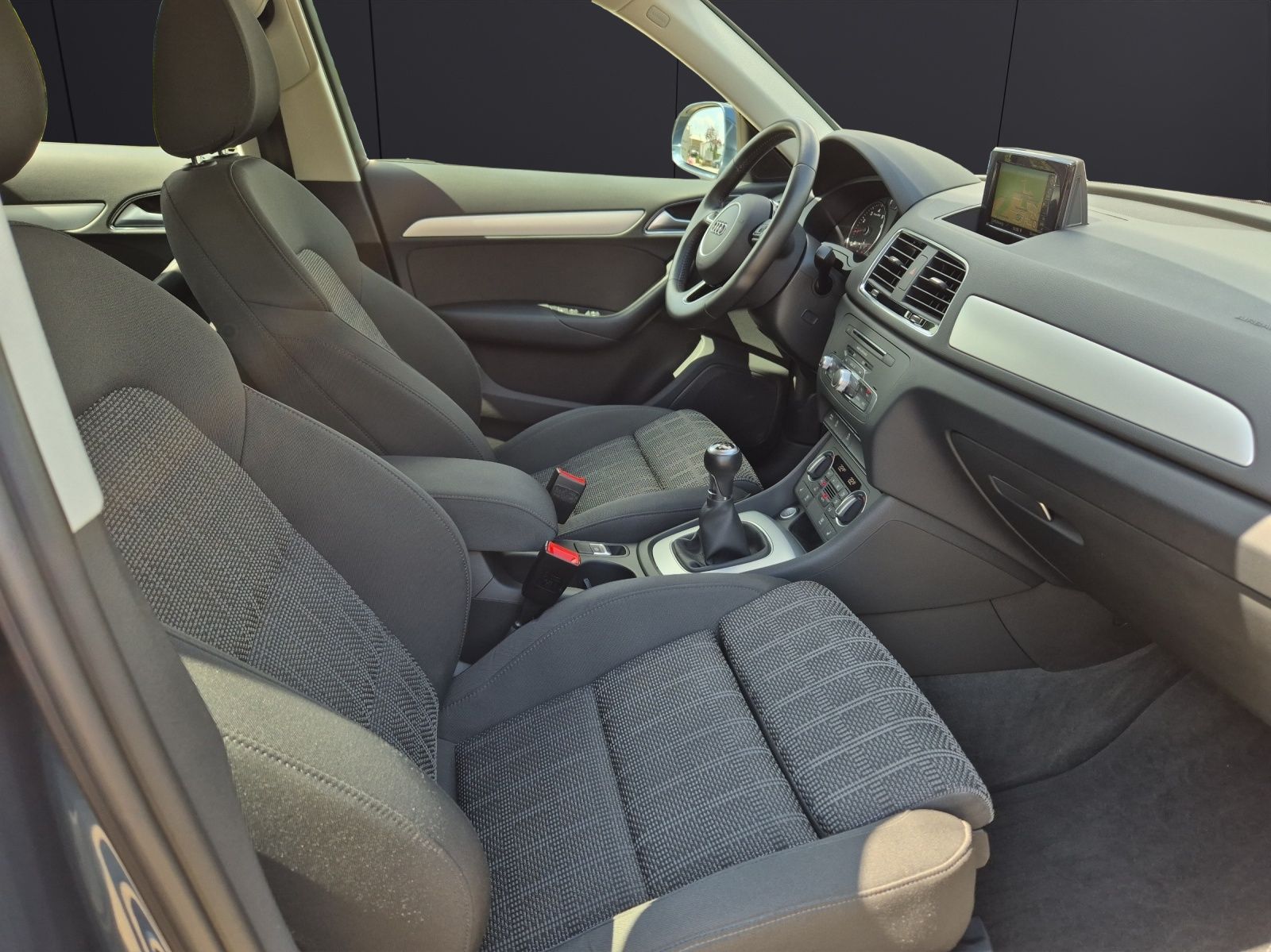 Fahrzeugabbildung Audi Q3 1.4 TFSI Sport AZV, Navi, Xenon