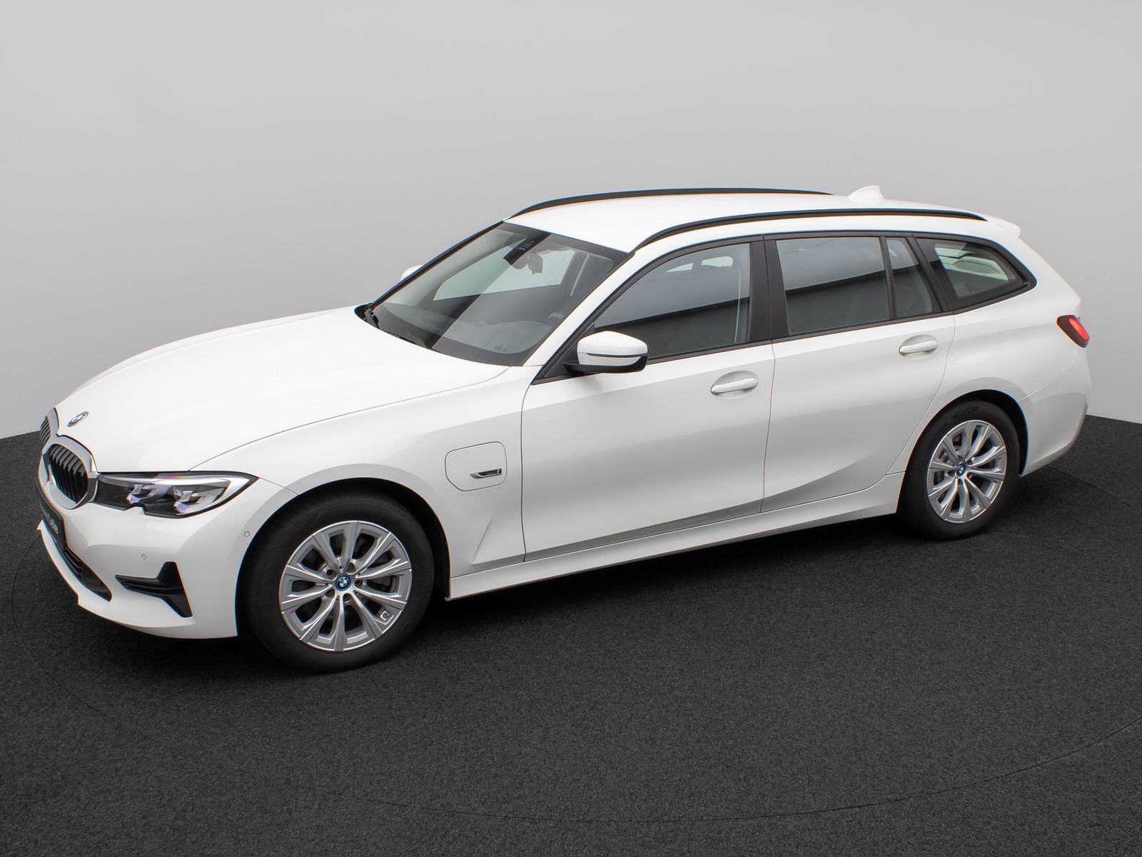 Fahrzeugabbildung BMW 320e DAB CockPitPro Alarm Geschwindigkeitsreg