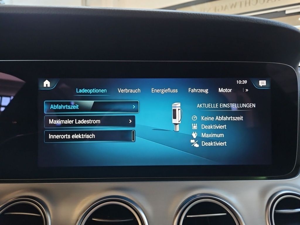 Fahrzeugabbildung Mercedes-Benz E 300 deT 4M AMG Distronic+ LED SHZ 360° Ambie.