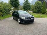 Toyota Auris 2.2 D-CAT D-CAT - Toyota Auris: D Cat