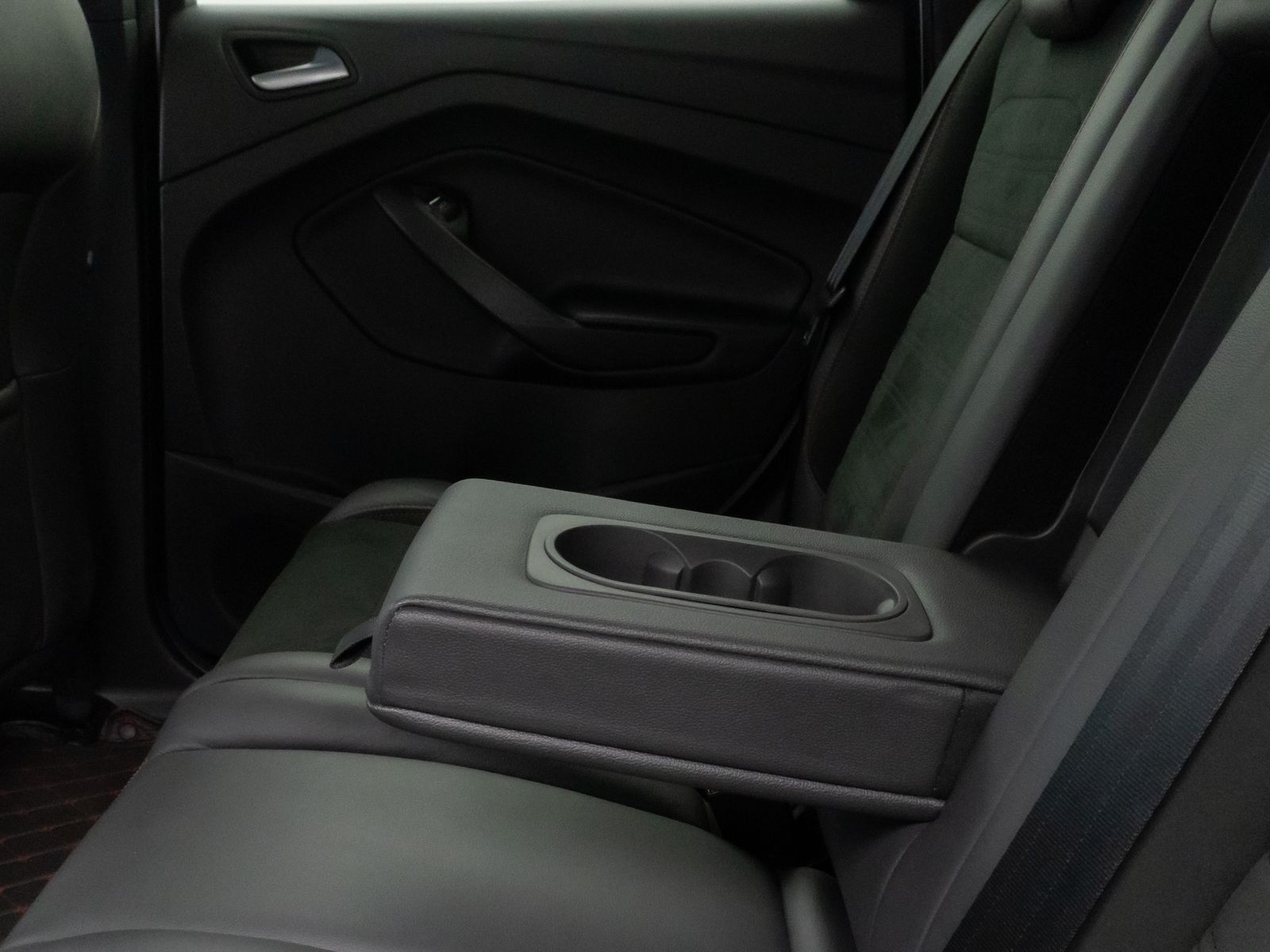 Fahrzeugabbildung Ford Kuga ST-Line Kamera Lenkrhzg Navi AHK Komfort