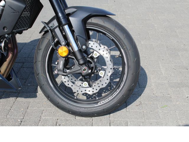 Honda CB750 Hornet e-Clutch *inkl. Zubehör