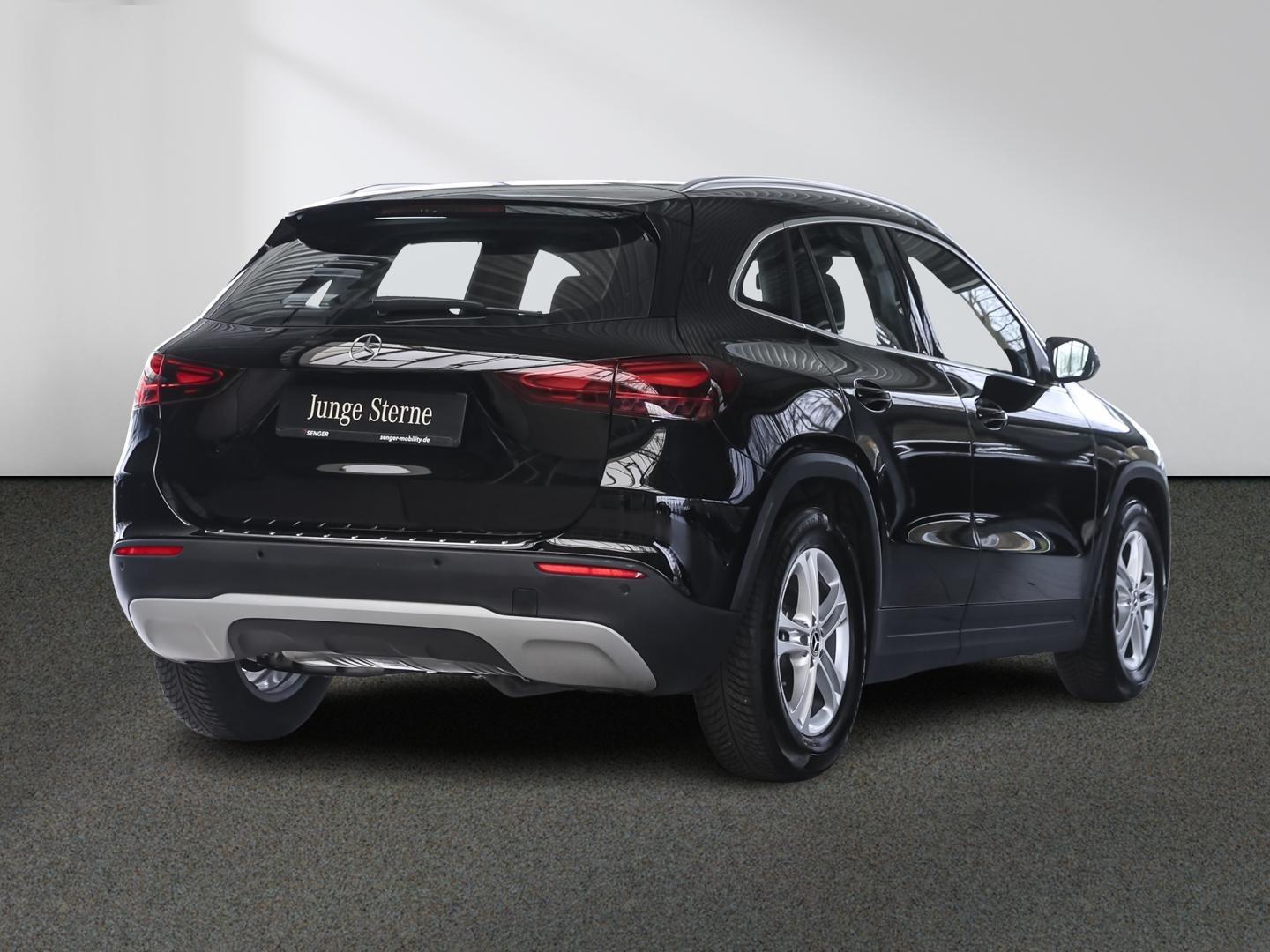 Mercedes-Benz GLA 200 Standheizung Rückfahrkamera MBUX LED