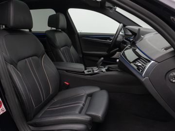 Fahrzeugabbildung BMW 540d xDr Tour HUD ACC Pano 360° Bowers & Wilkins