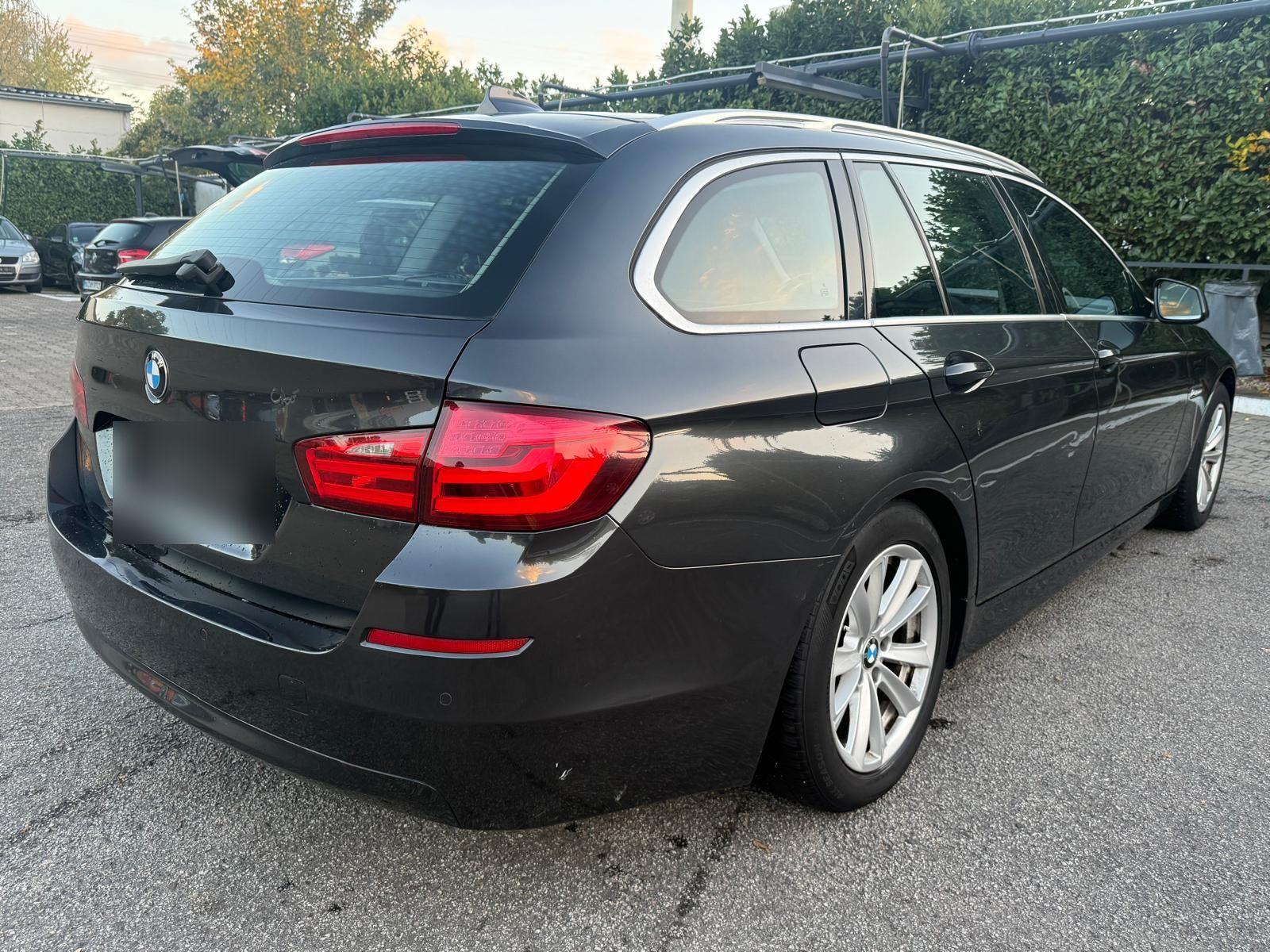 BMW 520 2012 — interior