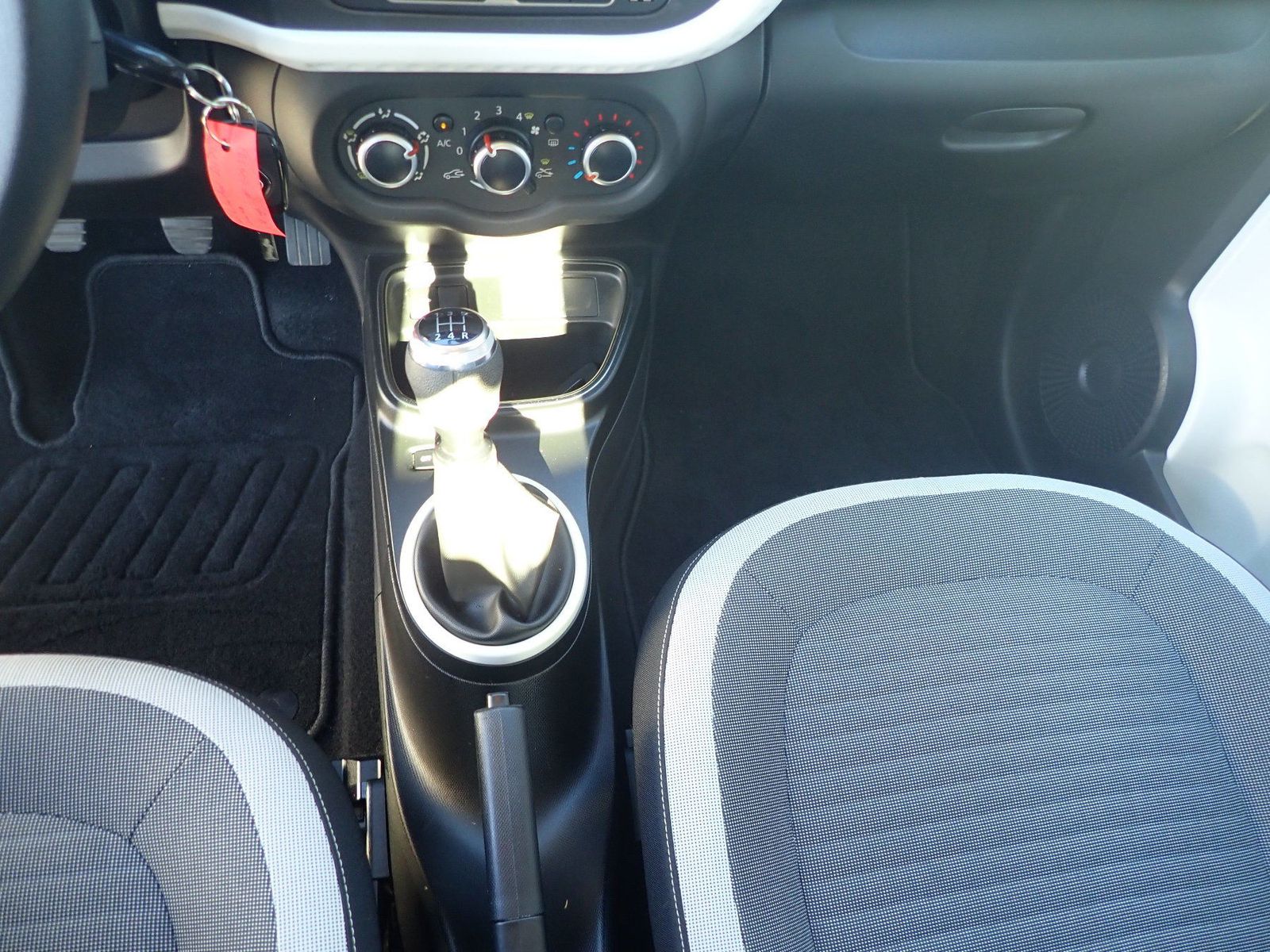 Fahrzeugabbildung Renault Twingo Limited SCe 75