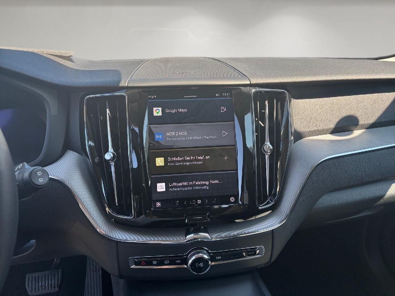 Fahrzeugabbildung Volvo XC60 B4 Benzin Plus Dark 2WD