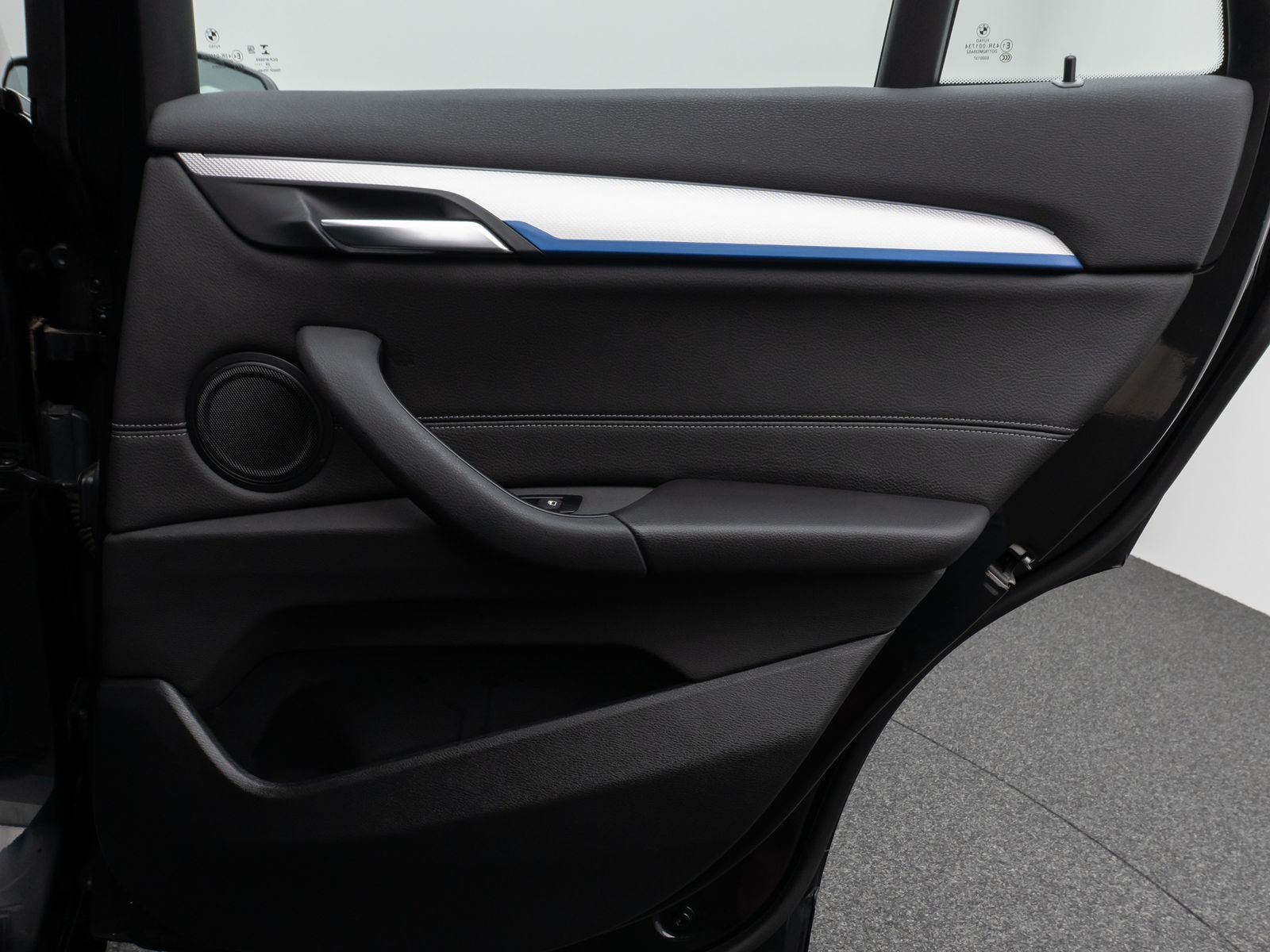 Fahrzeugabbildung BMW X1 xD25e M Sport Kamera HUD DAB HiFi Alarm 19Zol