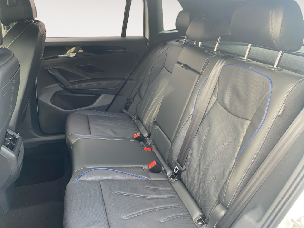 Fahrzeugabbildung Volkswagen Tiguan 1.5 eTSI OPF DSG R-Line