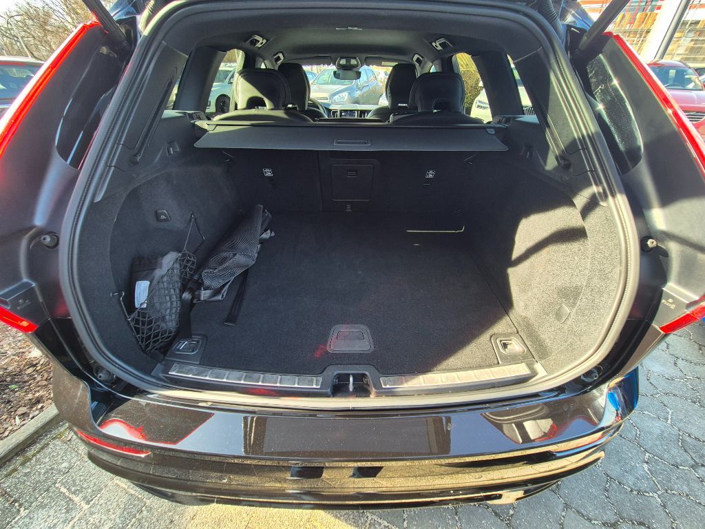 Fahrzeugabbildung Volvo XC60 B4 D Plus Dark+HarmanKardon+Fahrerassist.