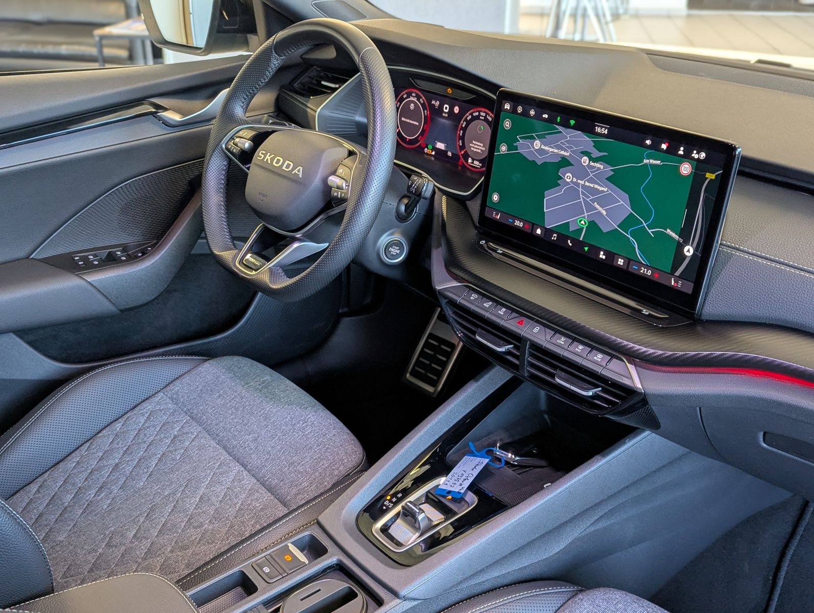 SKODA Octavia 1.5 TSI Sportline Pano Martix AHK 5J Gar - Image 11