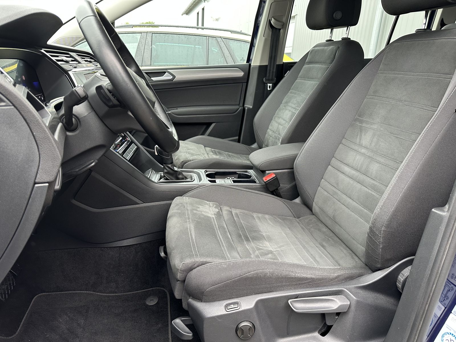 Fahrzeugabbildung Volkswagen Touran 2.0 TDI DSG CL NAV+ACC+DIGDISPLAY+KAM+1HD