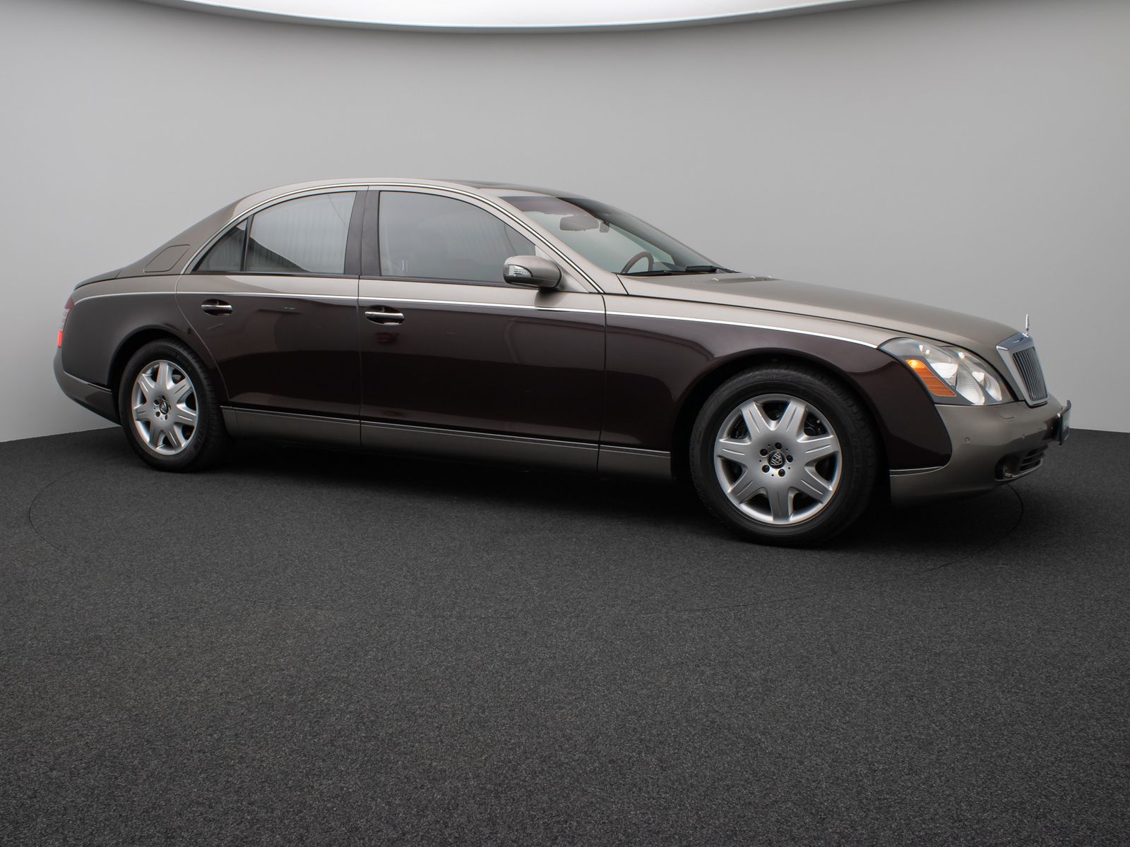 Fahrzeugabbildung Maybach 57 DUOTONE V12 Fondpaket Massage Solar VOLL