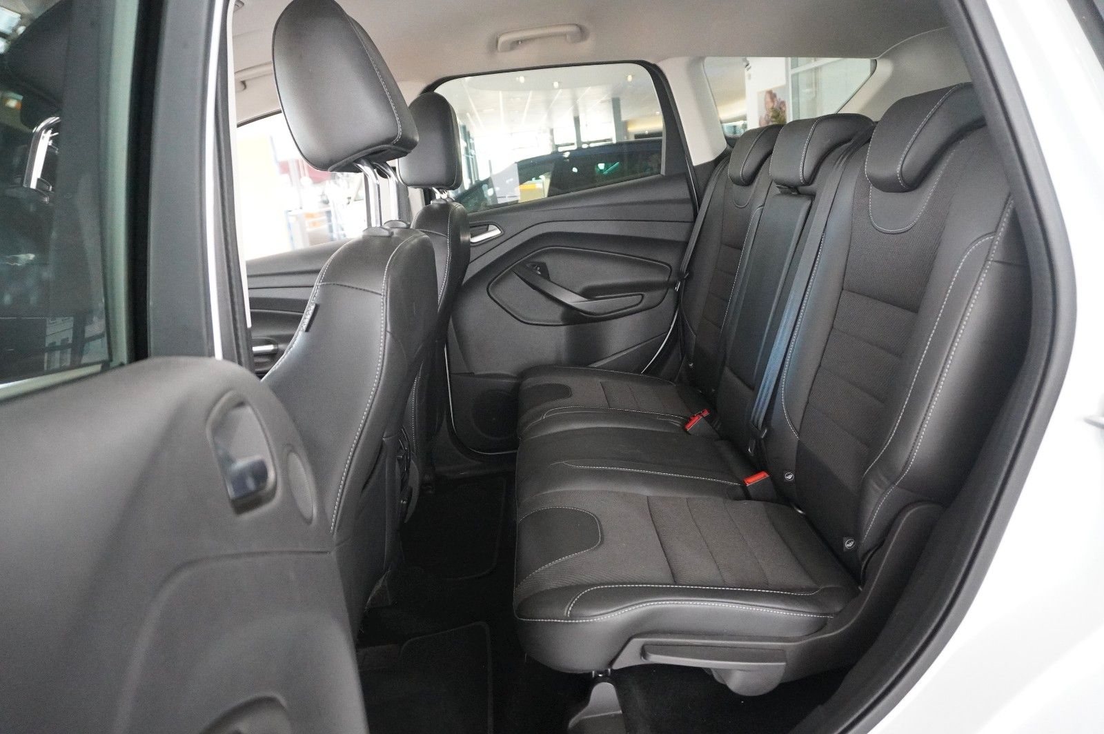 Fahrzeugabbildung Ford Kuga 2.0D INDIVIDUAL 4X4 NAVI/LED/KAMERA/SPORT