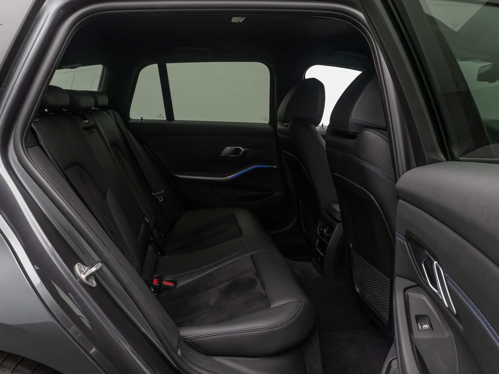 Fahrzeugabbildung BMW 318d M Sport Navi LED AHK DAB FernlichtAss