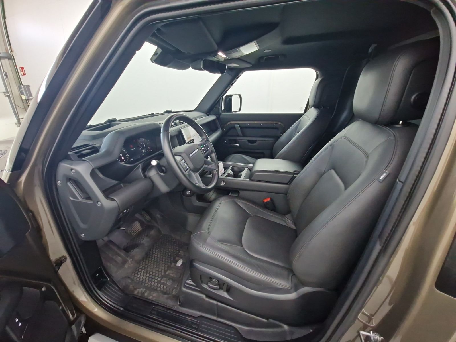 LAND ROVER Defender 90 Hard Top D250 X-Dynamic SE AHK – Bild 8