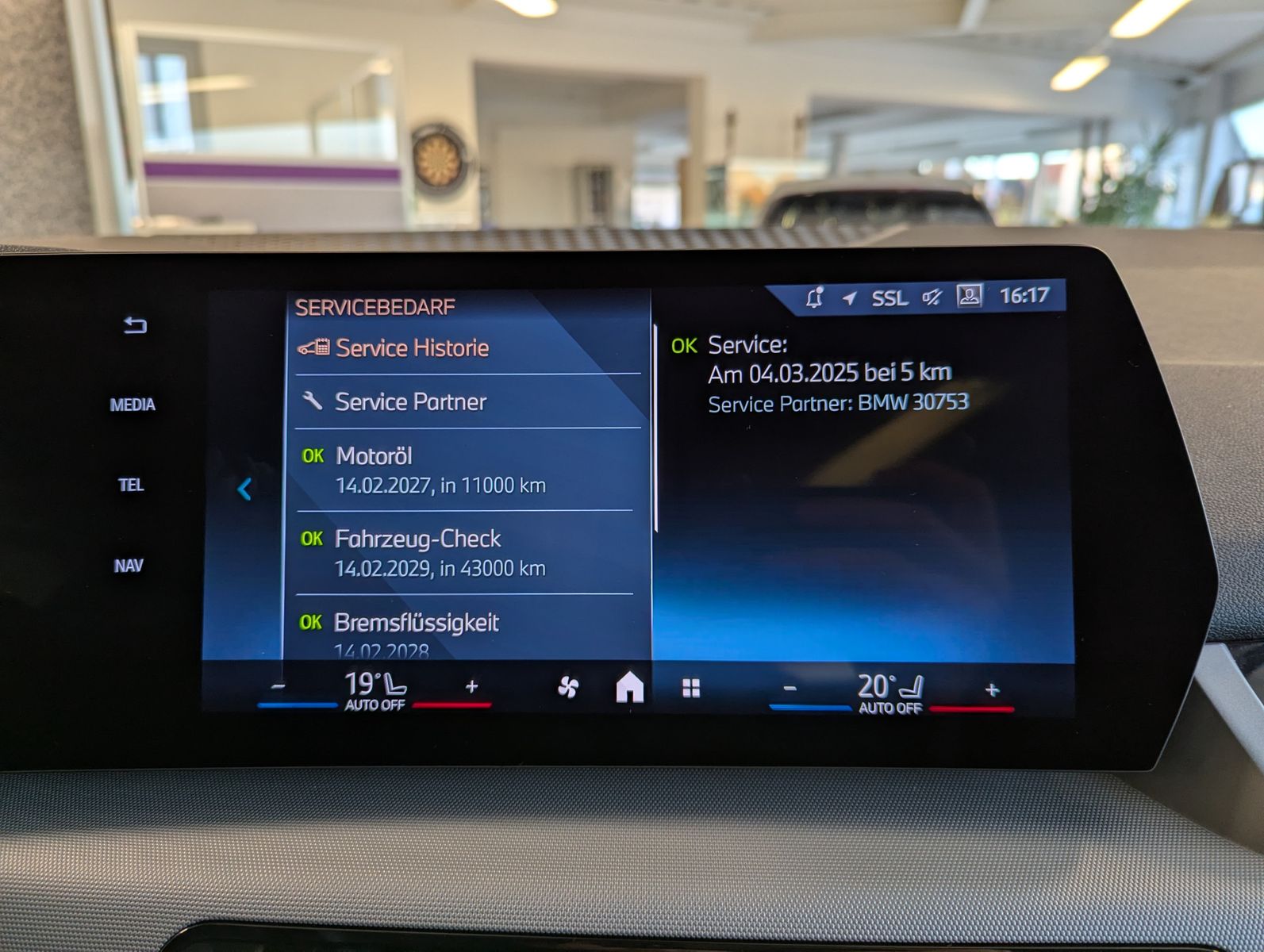 Fahrzeugabbildung BMW 220 Active Tourer i Travel-Paket Panorama AHK