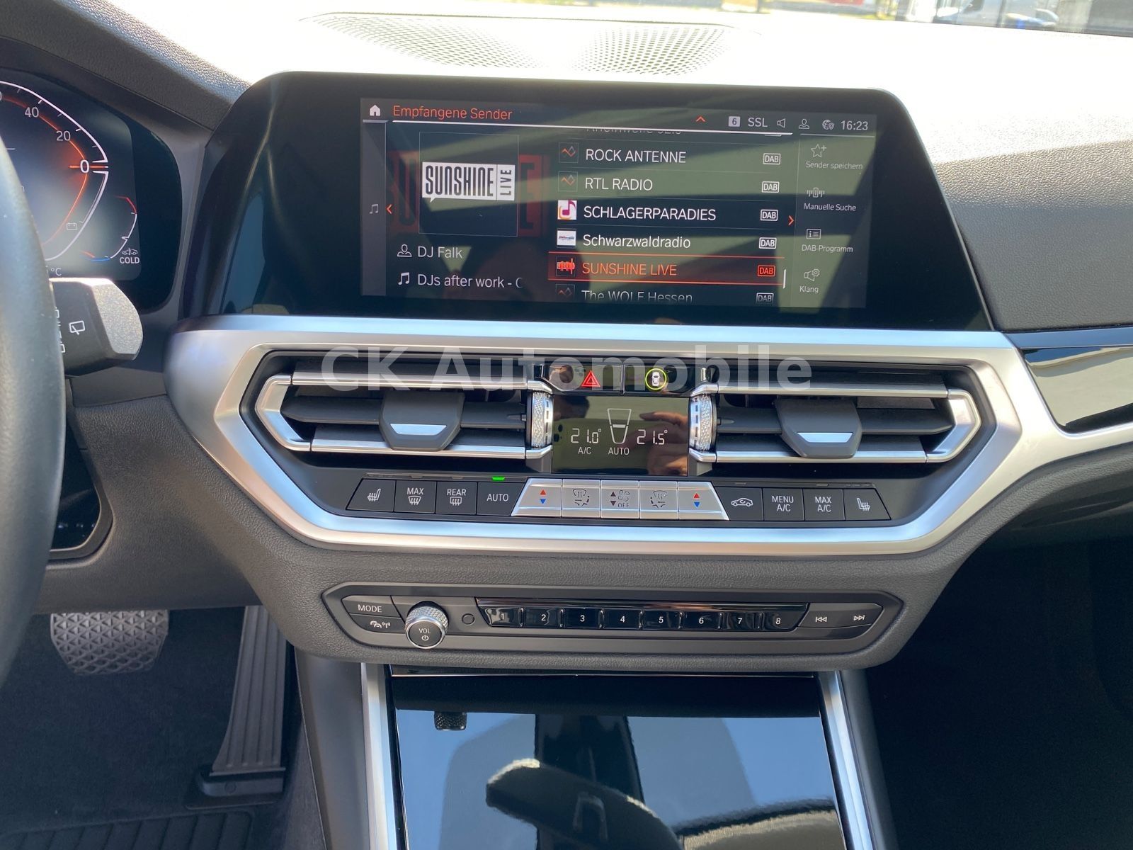 Fahrzeugabbildung BMW 320d xDrive Touring Sport-Line/Laser/Pano/Kamera