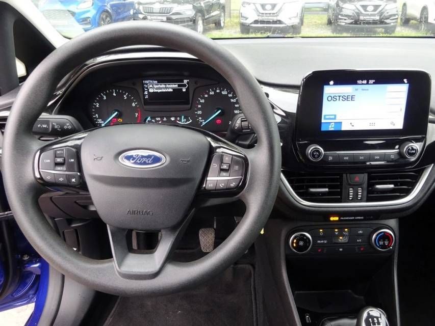 Fahrzeugabbildung Ford Fiesta 1,1 Cool & Connect Klima Winterpaket