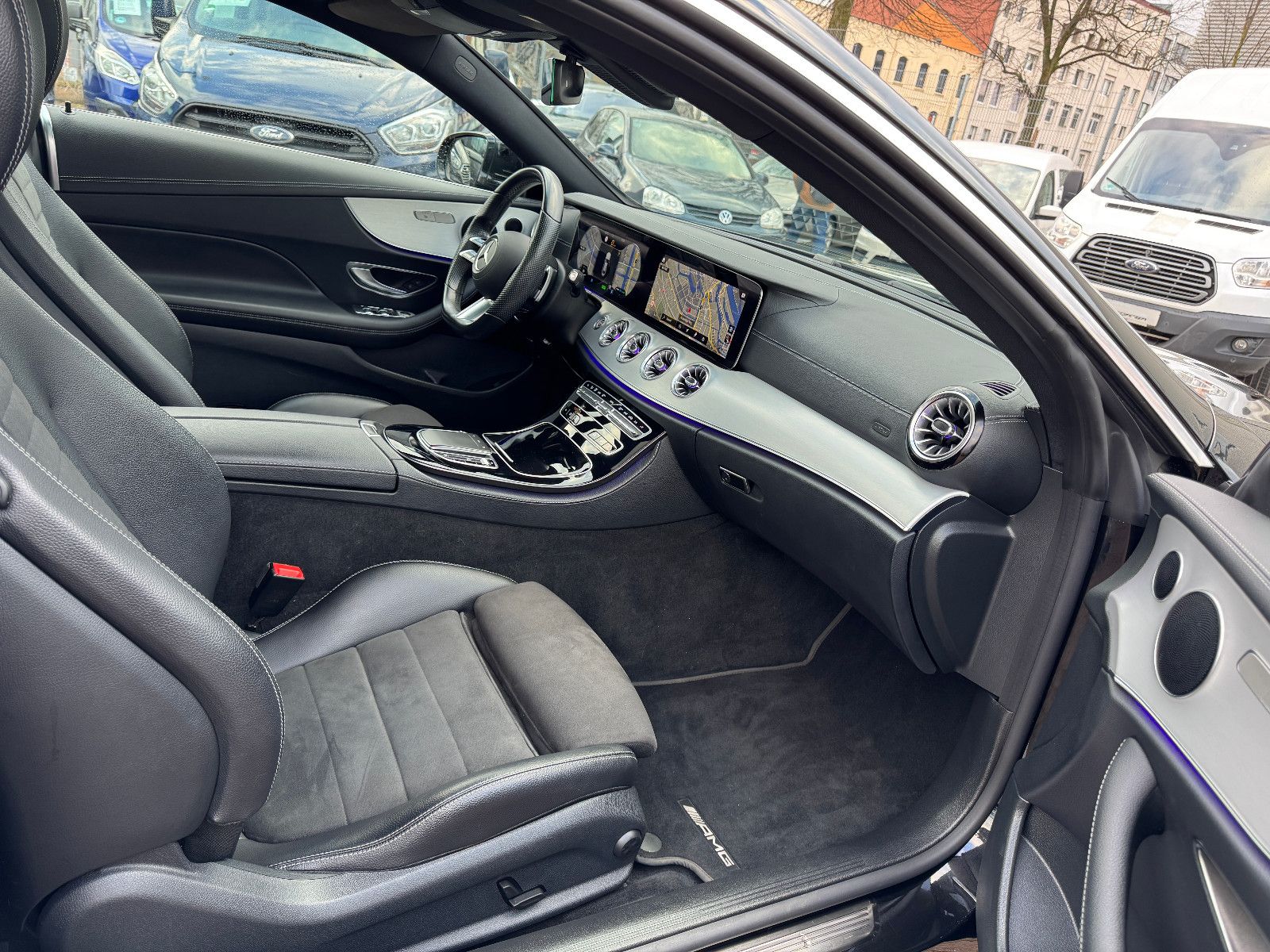 Fahrzeugabbildung Mercedes-Benz E 300 Coupe 9G 2X AMG LINE PANORAMA MBUX 20 ZOLL