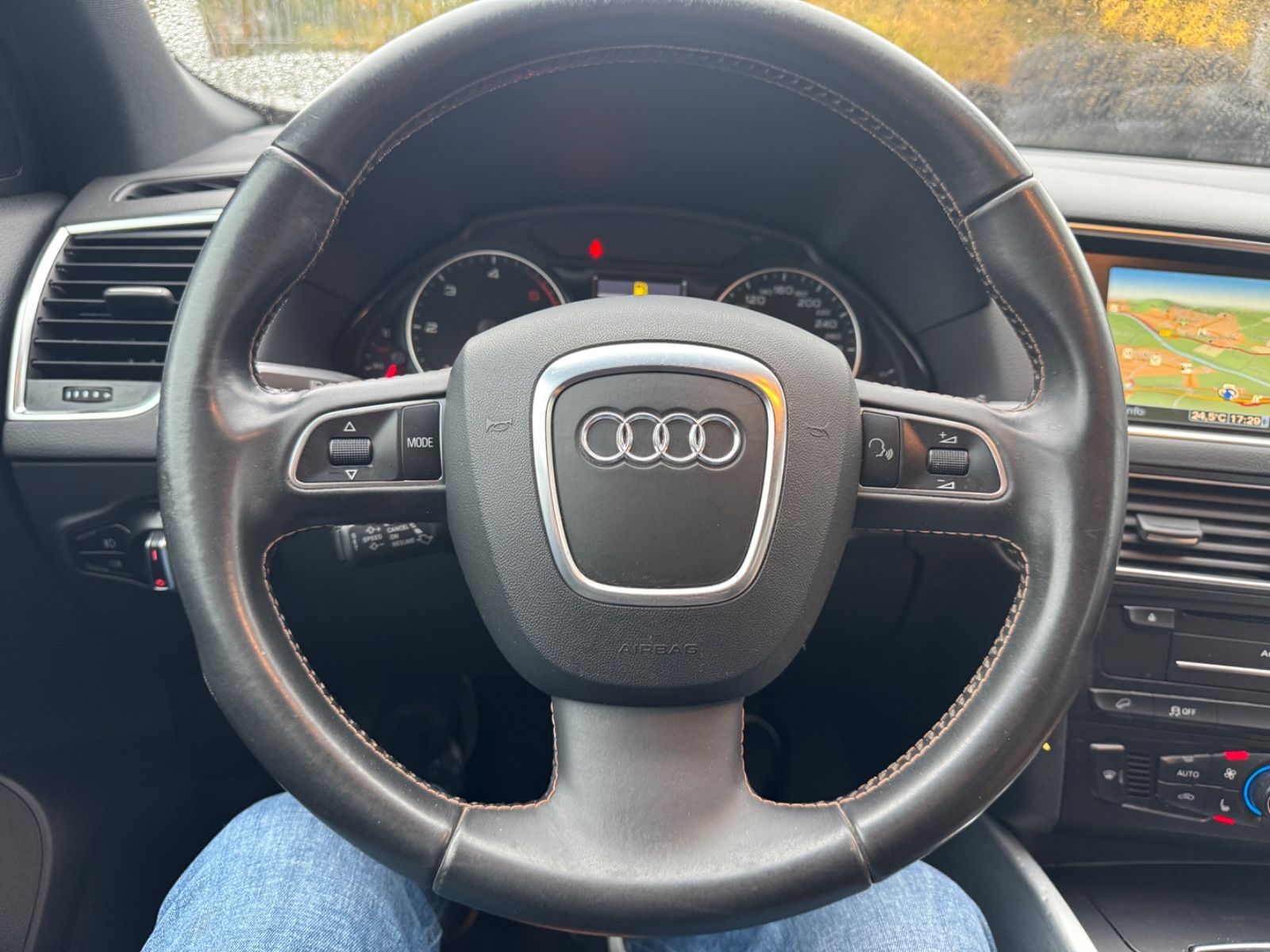Fahrzeugabbildung Audi Q5 2.0 TDI quattro S Line Leder+Navi+Xenon
