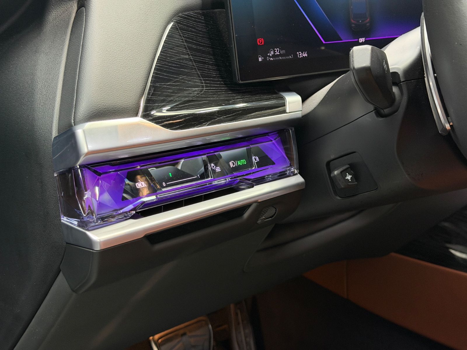 Fahrzeugabbildung BMW 750e xDrive M Sport Pro|TV|B&W|MASSAGE|SKY-LOUNG