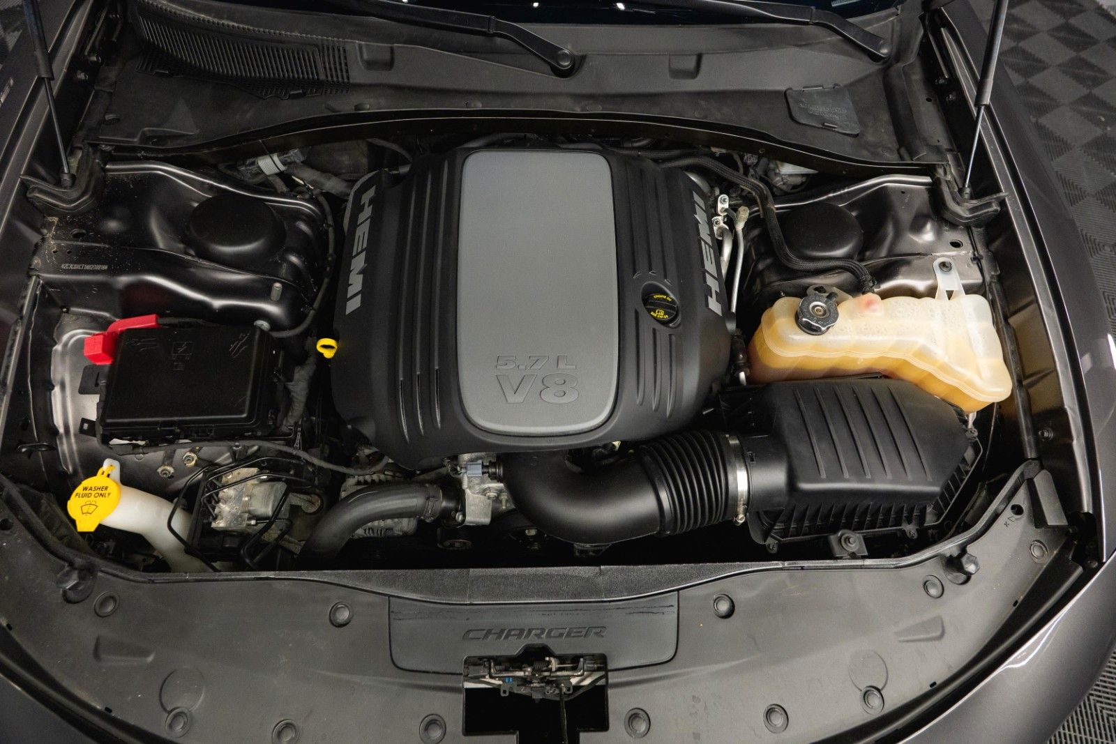 Fahrzeugabbildung Dodge Charger 5.7 V8 HEMI R/T KONG Night Performance