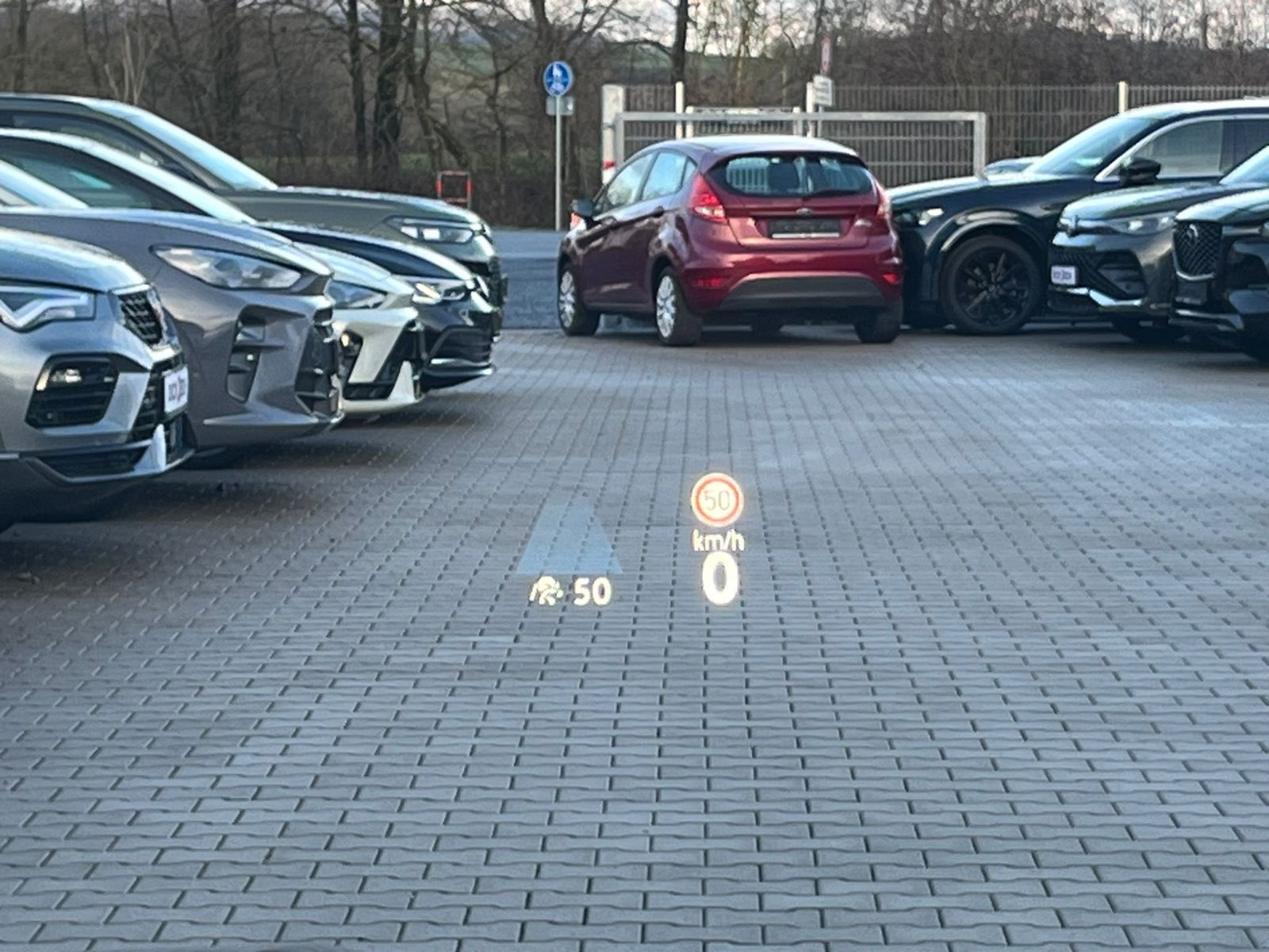 Fahrzeugabbildung Volkswagen Tayron 2.0 TDI 4M R-Line BLACK*7Si*MATRIX*PANO